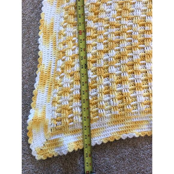 VTG Retro Handmade Afghan Knit Crochet Blanket Throw Baby Yellow White 40.5x45" - Picture 3 of 4